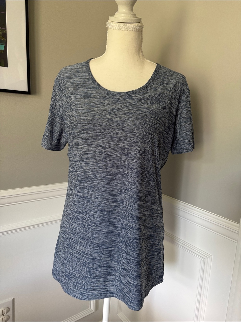 Cooling scoop-neck short-sleeves ladies tee